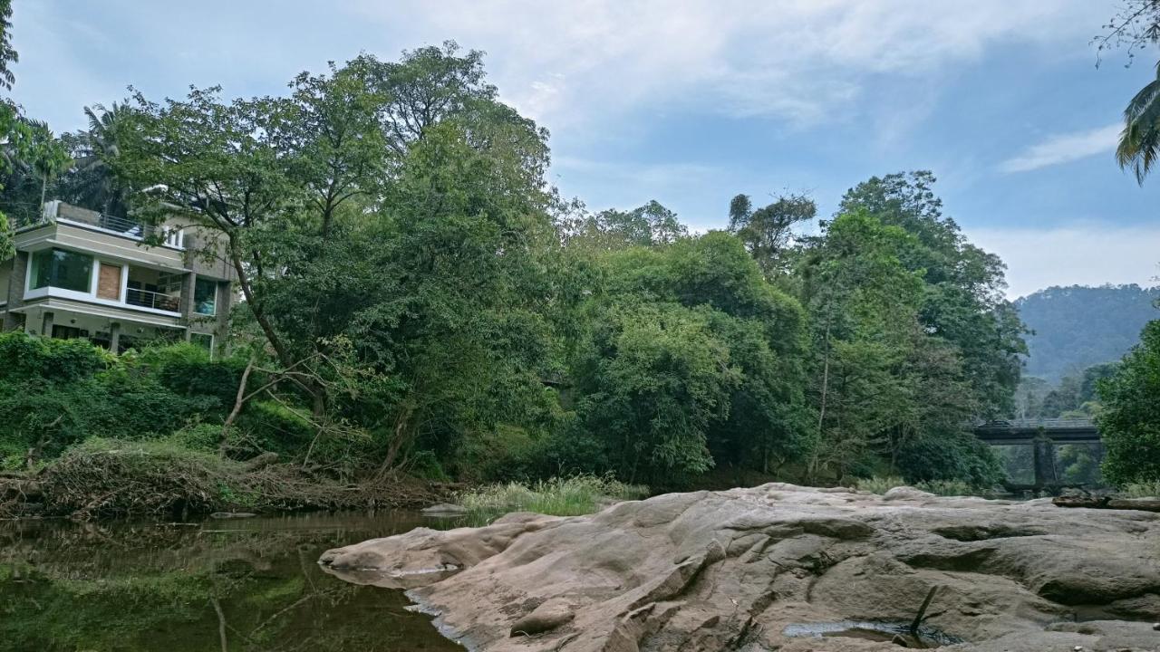 Athirapilly On The Rocks Hotell Athirappilly Exteriör bild